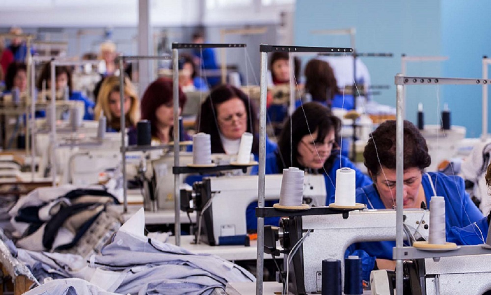 Fasonet kunder rritjes se pages minimale, nuk bazohet te produktiviteti